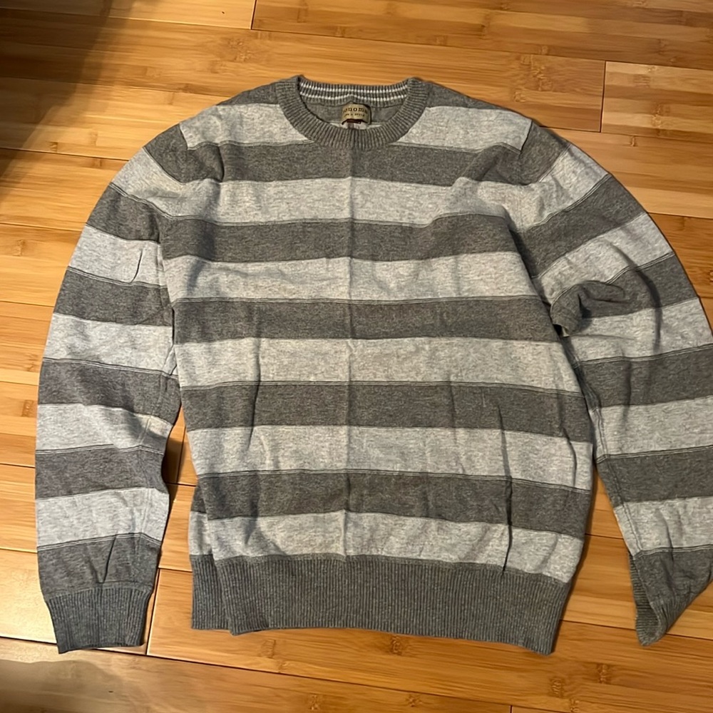 like new Soma men’s XL gray stripe sweater